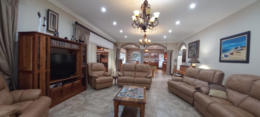 4 Bedroom Property for Sale in Hartenbos Heuwels Western Cape